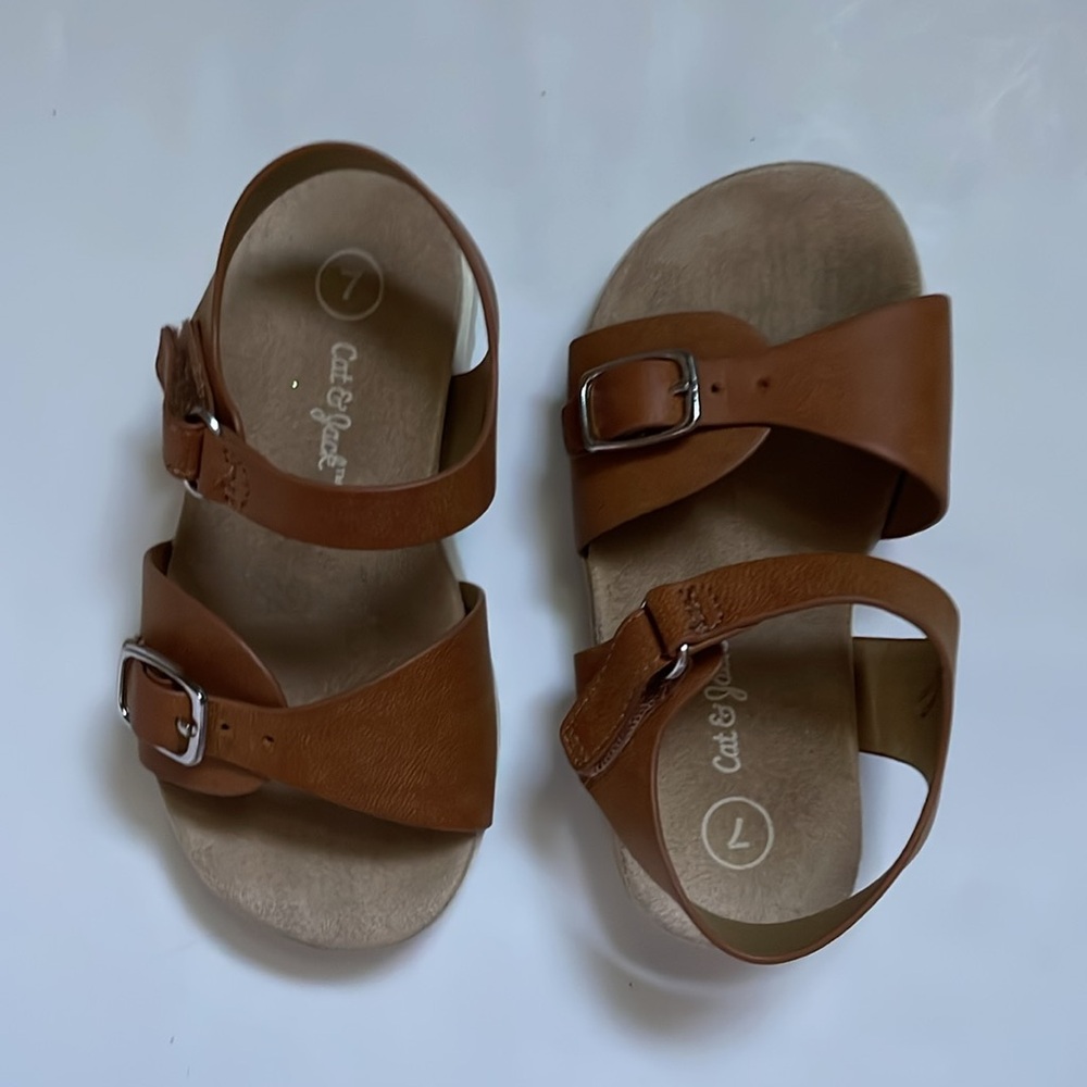 Cat & Jack shaelyn molded footbed sandals, size 7, color brown (Tan). Faux suede